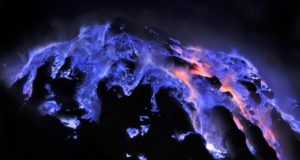 Kawah Ijen, Si Api Biru yang Mempesona api-biru-Kawah-Ijen