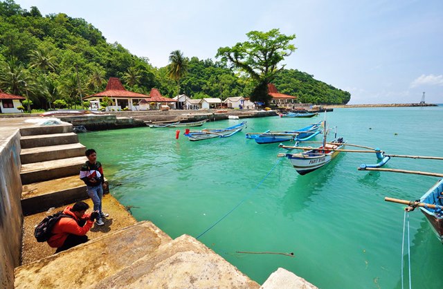 Pantai Sadeng - Sumber blog.reservasi.com