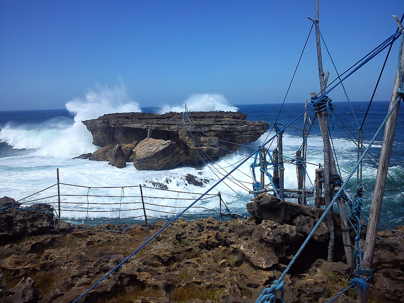 Pantai Timang Gunung Kidul - Sumber: njogja.co.id