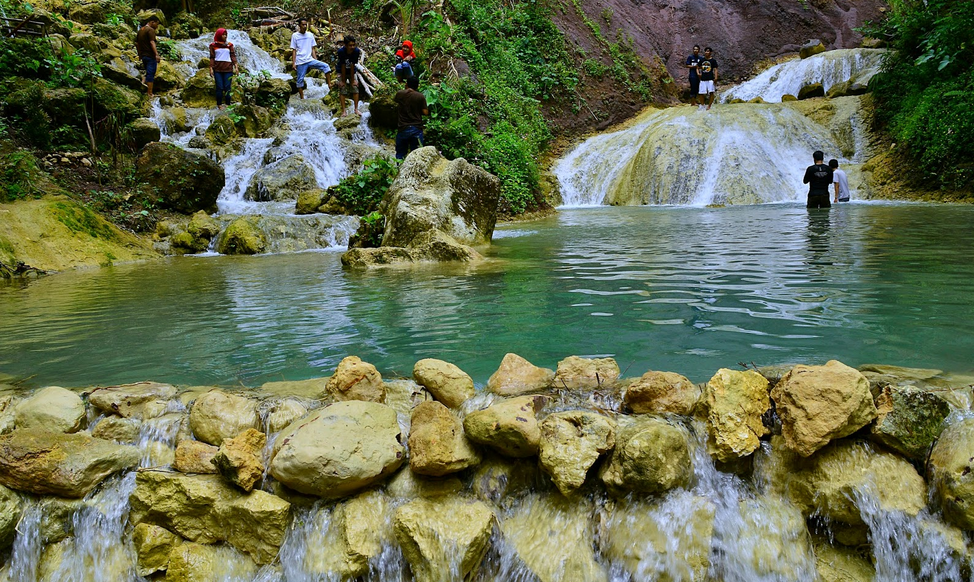 Air Terjun Kembang Soka - Sumber: rentalmotordijogja.com