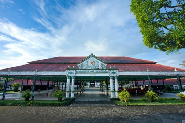 Kraton Yogyakarta - Sumber: tourtraveljogjakarta.com