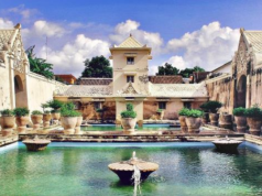 9 Destinasi Bangunan Bersejarah Lawas di Jogja yang Masih Kece Hingga Sekarang Taman Sari Jogja