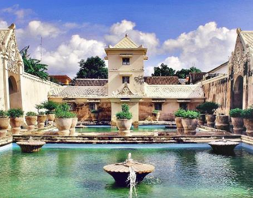 9 Destinasi Bangunan Bersejarah Lawas di Jogja yang Masih Kece Hingga Sekarang Taman Sari Jogja