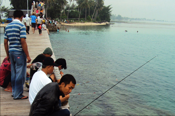 memancing di pulau tidung