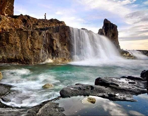 9 Wisata Air Terjun di Lombok yang Super Cantik Air Terjun Pantai Nambung