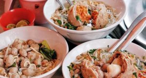 9 Warung Bakso Terenak di Kota Bandung Aneka-Bakso-di-Bandung