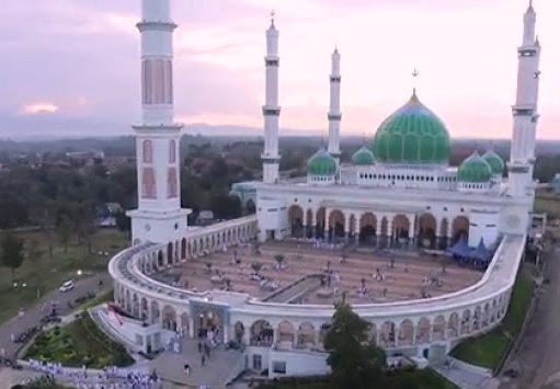 Destinasi Wisata Religi Paling Populer di Riau Masjid-Agung-Islamic-Center