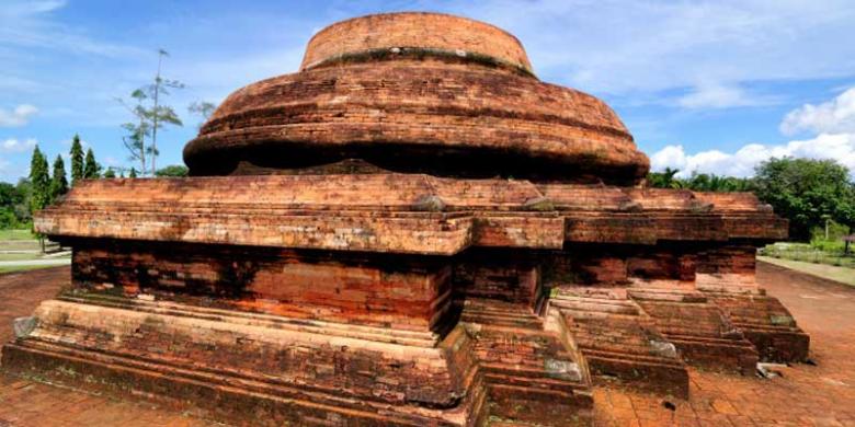 candi takus