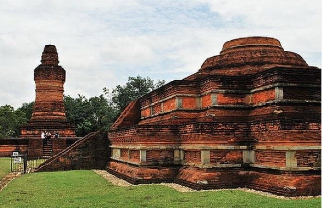 muara takus riau