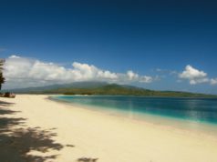 Berkunjung di Pantai Pombo