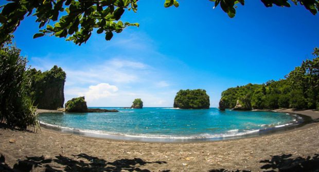 Pantai Eksotis di Malang  yang Wajib Anda Kunjungi 1001malam