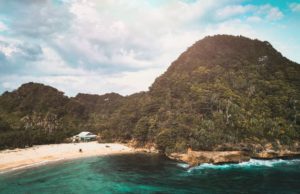 Pantai Eksotis di Malang yang Wajib Anda Kunjungi